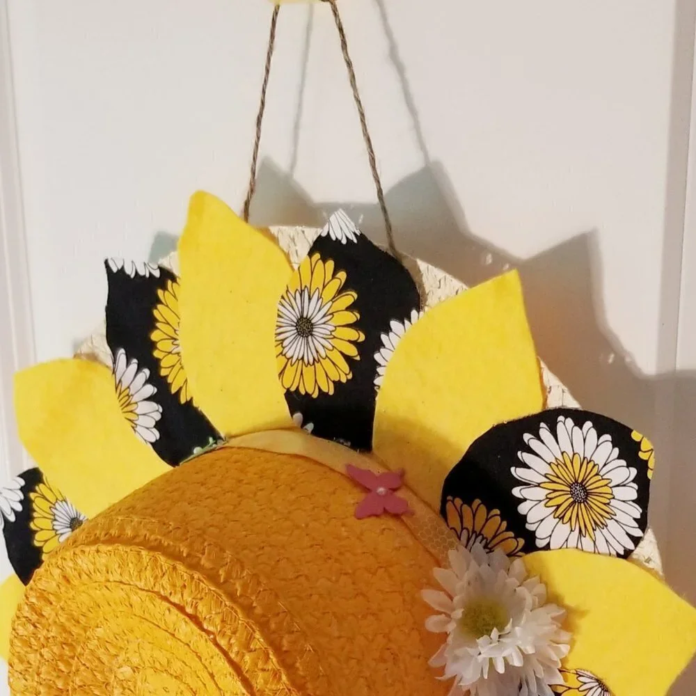 Daisy Hat Wreath Door or Wall Decor